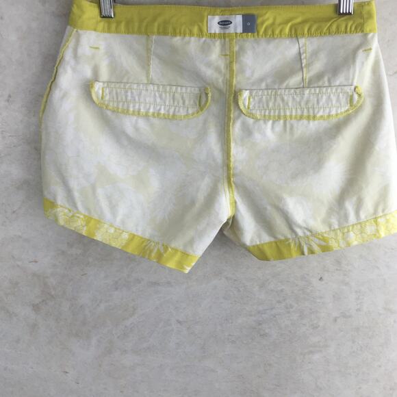 Old Navy Yellow White Pineapple Print Shorts Women's Size 0 - Picture 7 of 15